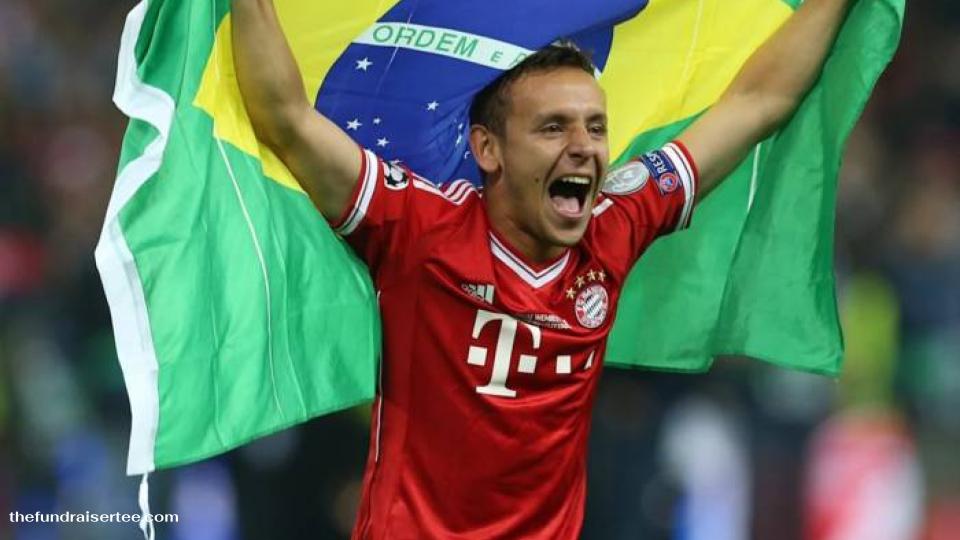 รัฟฟินญ่า (Rafinha) ตำนานแบ็คขวา จอมเก๋าชาวบราซิล ผู้ซึ่งเป็นที่จดจำในฐานะส่วนหนึ่งของความสำเร็จอันยิ่งใหญ่ของ บาเยิร์น มิวนิค